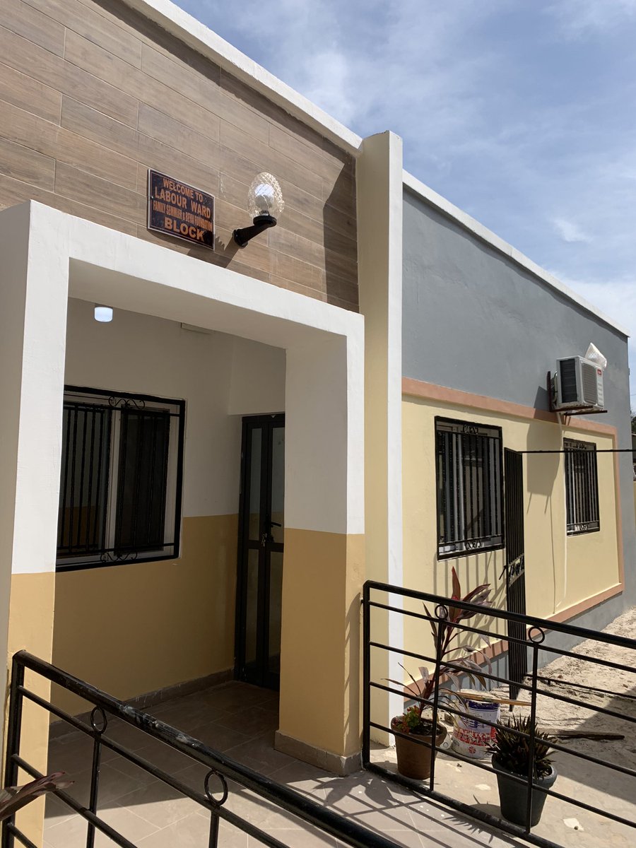 FajikundaC's tweet photo. OPENING CEREMONY:
Welcome to our new State-of-earth labour ward. This comprises of 6 different labour rooms (each with toilets, AC, Fans, and TVs). https://t.co/Eao04Z8TKr