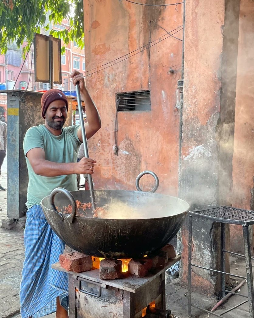 JanuaryOfJaipur's tweet photo. It is people and their stories that make a city special and unique. Here are some glimpses from the walled city in #januaryofjaipur
π·: @allaboutjaipur
.
.
#Jaipur #PinkCity #BazaarsofJaipur #January #HumansofJaipur https://t.co/Ww5uD3n0sn