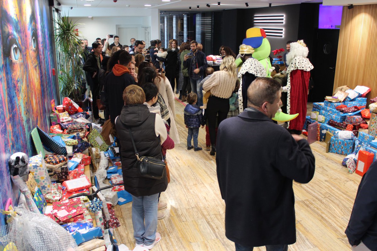 fremm_es's tweet photo. Reyes de @fremm_es.
Vuestra #solidaridad llegará a las familias vulnerables.
@agronimer
#AutomociónSeyca
@Azor
@CemAutomatismos
@GroupCurplast
#Indespro
@mesur92
#Inoxpaser
#Inemur
@MHerjimar
@grupo_peisa
@rvsaneamiento
@Sercomosa
#PuertasTelematicPomares https://t.co/EAOFek8YhH