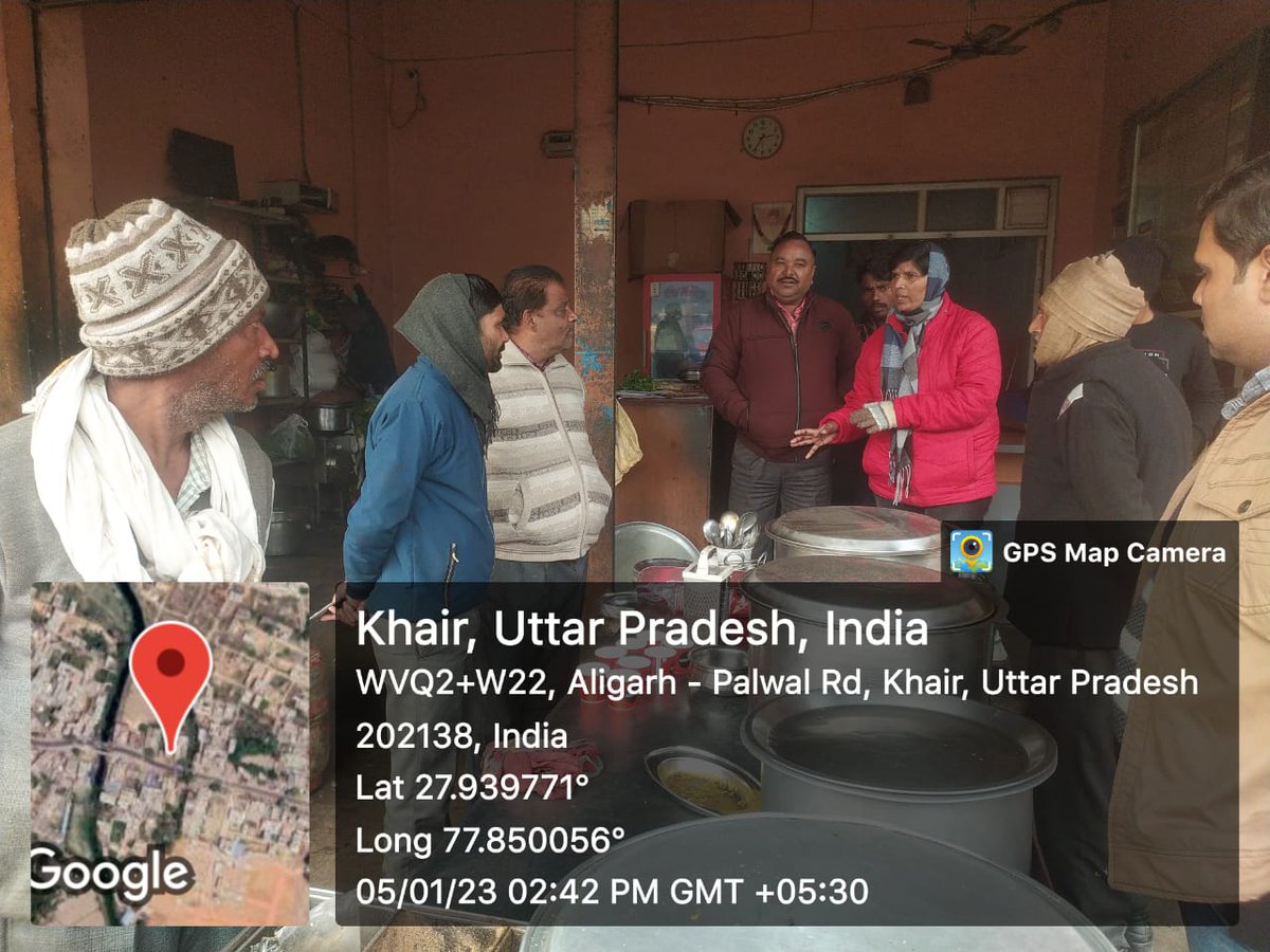 npp_khair's tweet photo. @SwachhBharatGov के अन्तर्गत दिनांक 05-01-2023 तक स्वच्छ ढाबा अभियान के तहत न0पा0प0 खैर द्वारा अघिशासी अधिकारी संदीप कुमार सक्सेना एवं डी.पी.एम स्वच्छ भारत मिशन  ने नगर के विभिन्न होटल एवं ढाबा संचालको को स्वच्छ ढाबा अभियान के बारे मैं जानकारी दी। @aksharmaBharat @NagarVikasUP https://t.co/cnLpc0UeSY