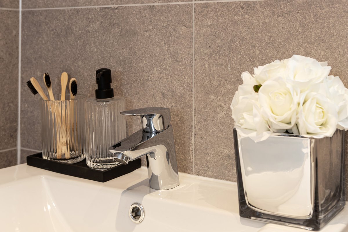 Step inside our new show home... 🎉

Take a look around our 4-bedroom ‘Leasgill’ show home coming soon to Bowland Fold 📍