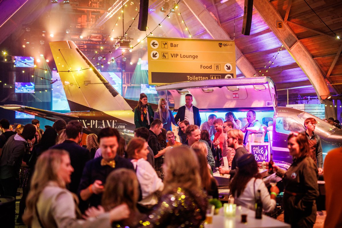 Een vliegende start maken?🚀 @Quoratio  weet wel hoe je dat doet! Tijdens het bedrijfsfeest trokken zij in samenwerking met <a href="/Thincahead/">Thinc ahead</a>  &amp; andere partners alles uit de kast! Van flight crew en VIP-lounge tot aan een écht vliegtuig: aan alles was gedacht!✈️
📸 The Arrows