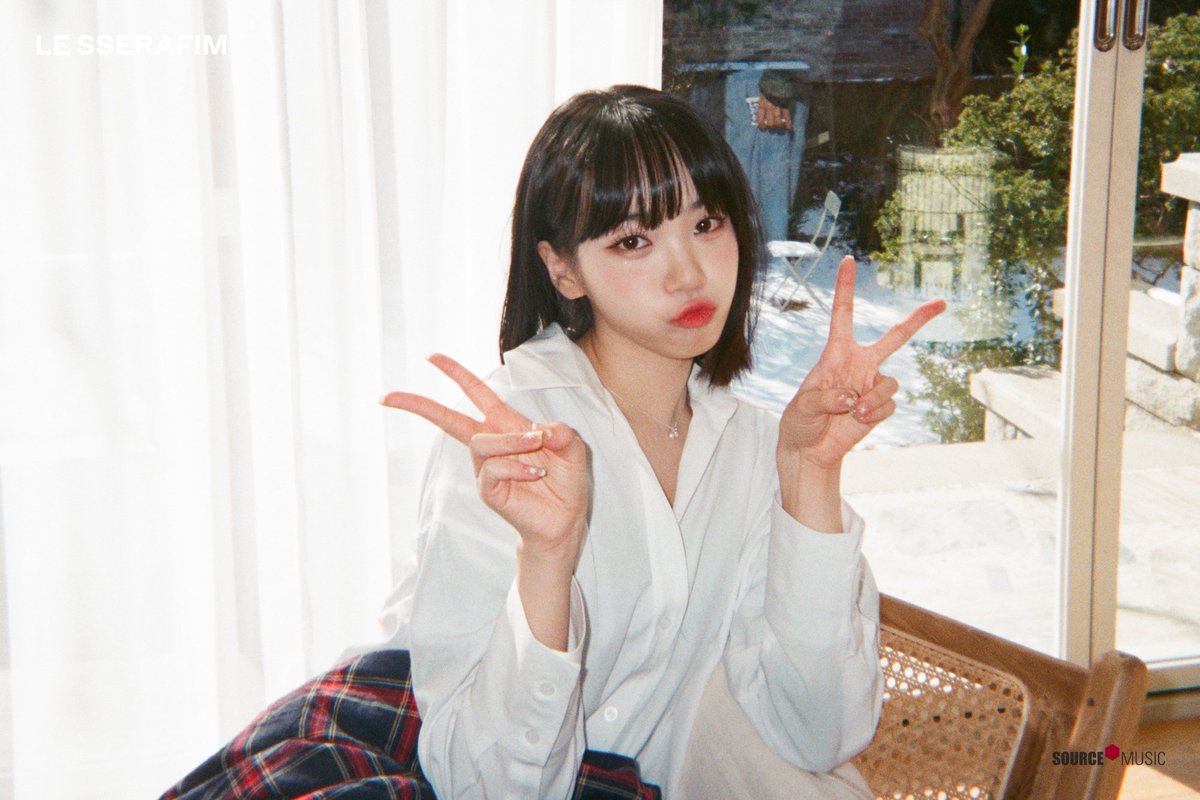 CHAEWON CENTRAL on Twitter: "📸 [PHOTO] 230105 KIM CHAEWON 'First Love' film photo (1/2) #