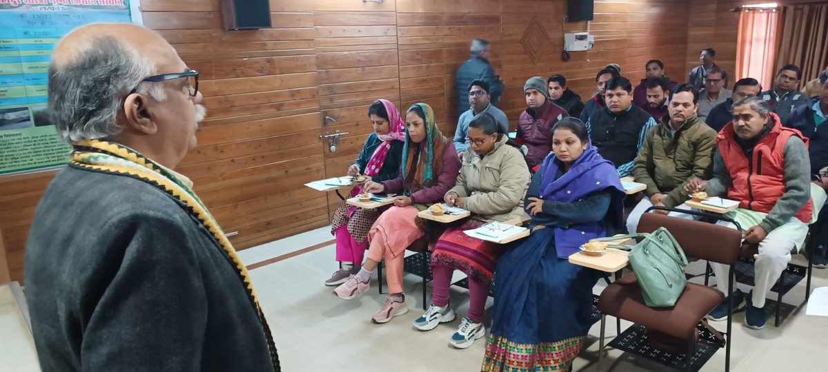 UPCane's tweet photo. "गन्ना आयुक्त कार्यालय एवं गन्ना समिति संघ के कार्मिकों का तीन दिवसीय प्रशिक्षण कार्यक्रम संपन्न"
#upcane #trainingprogramme
@UPCane
@CMOfficeUP
@InfoDeptUP https://t.co/lsKDZDBBhE