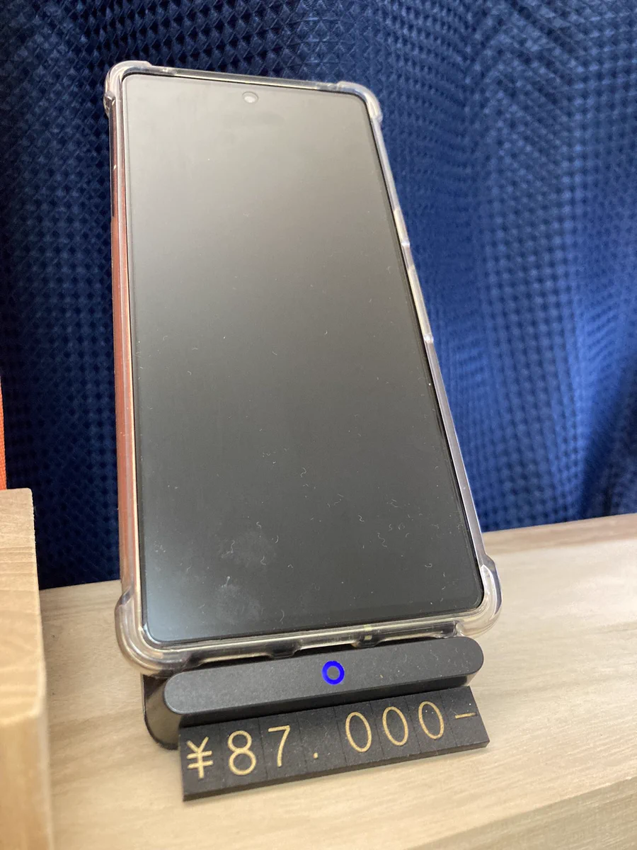 スマホは高価なもの！！忘れないように値札をつけて充電する！