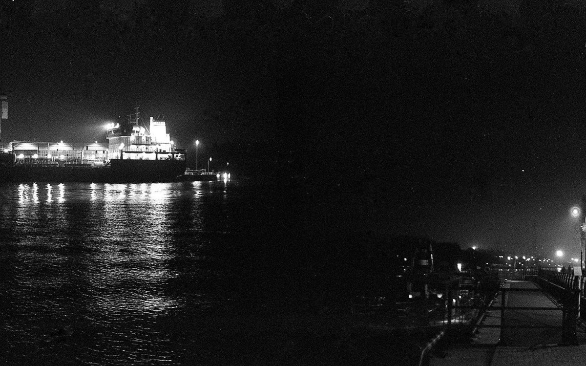 darkdarkroom1's tweet photo. We love #filmphotography because during the process you always have a change that magic will appear.

Like here👇
bad scan=nice collage
#experimentalphotography #experimental 
#analogphotography #35mm #filmphotography #analog #analogfilm  #35mmfilmphoto #blackandwhite #film https://t.co/ZQZwab7eGe
