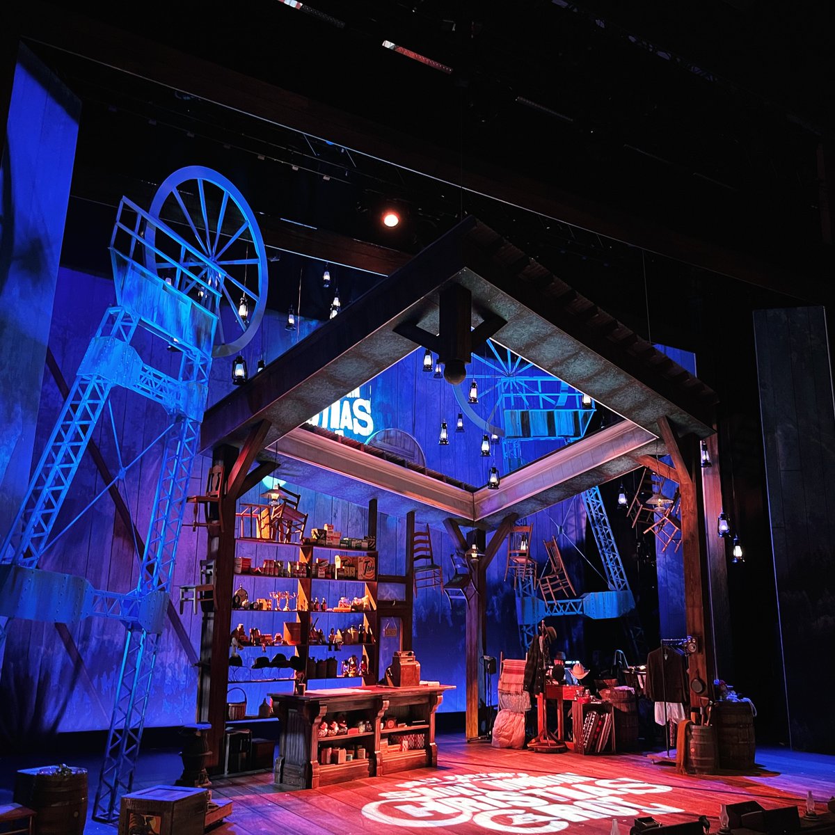 JamesSteelLDN's tweet image. Clinging on to that Christmas spirit @DollyPartonSMCC