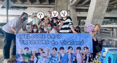 JackRoyen's tweet photo. https://t.co/f9SWssvcIa

Where you been all my life 💎🇹🇭
#WelcomeTREASUREtoThailand 
@treasuremembers
 #TREASURE

@Prite_To
 
@JunYo2424
 
@JunYo2424
 
@thatmindd8
 
@BmzSGY
 
@SEYOO_N
 
@buiinx
 
@jitxnn
 
@meiutopp
 
@baby_doubleP
 
@rubieeeeie
 
@jefammm
 
@rj_am20
 
@pw_meaw https://t.co/xe2nmJYEBC