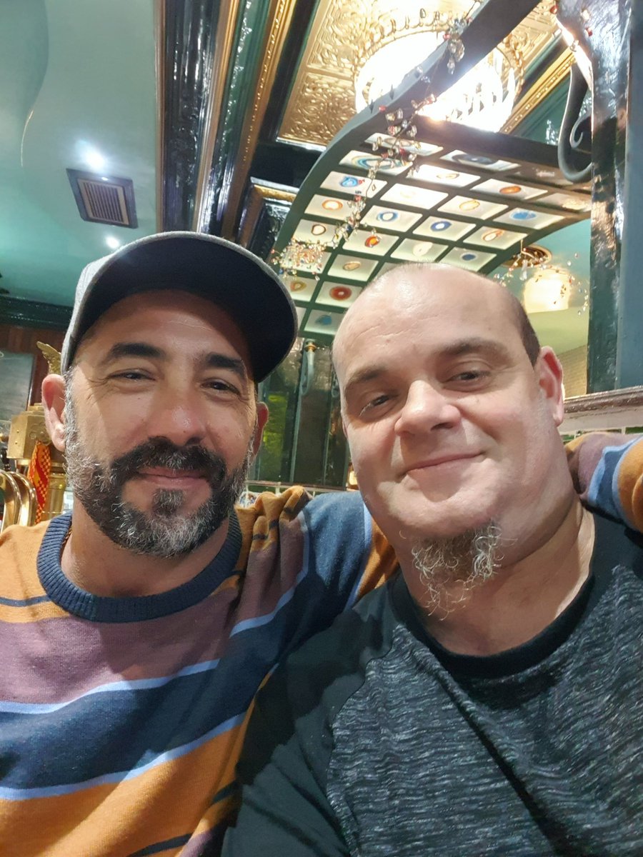 SoriaSoler's tweet photo. Con mi colegon que no veia hace mucho tiempo feliz año y espero vernos pronto un saludo y fuerte abrazo hermano 😉👍 https://t.co/UWzaogTuSY