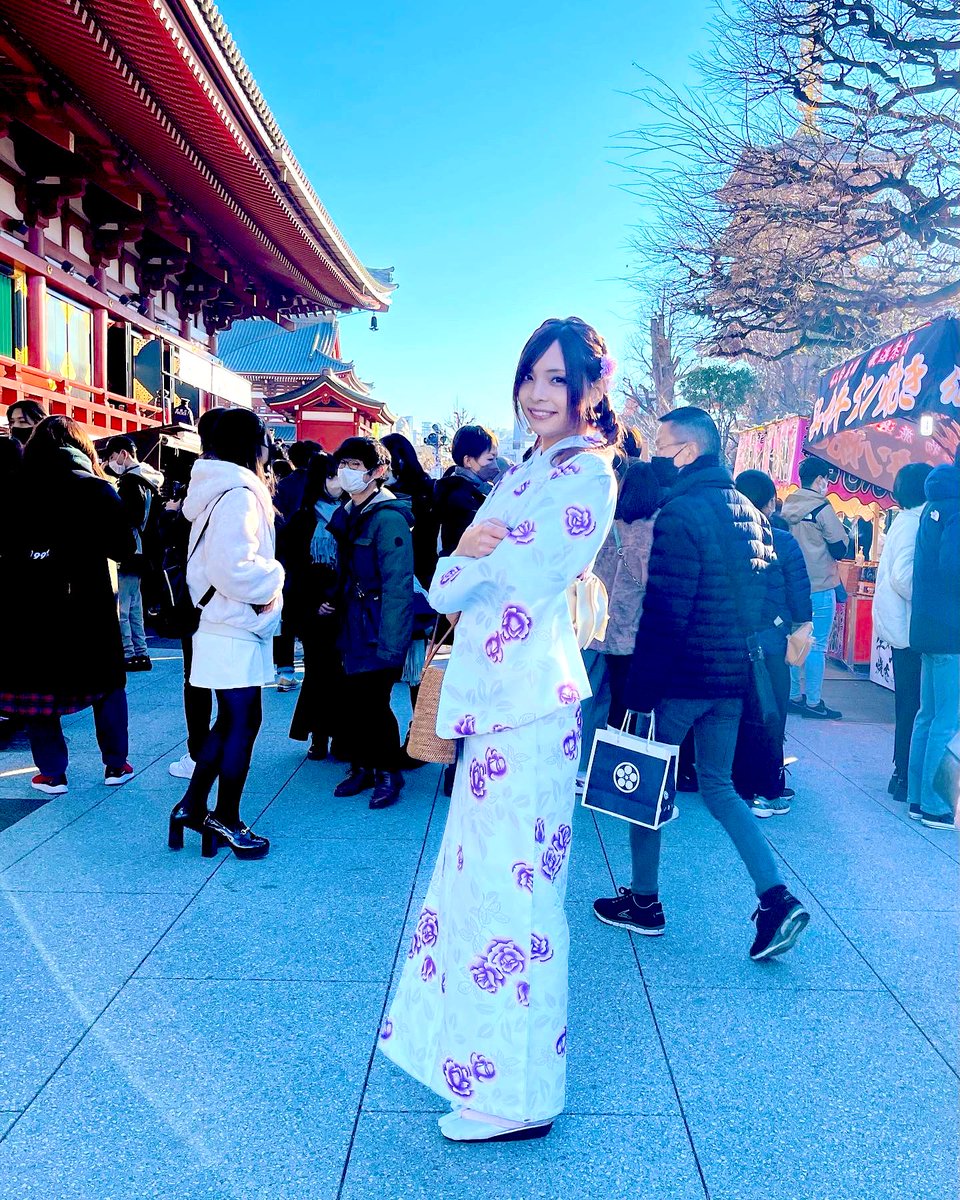 ayumin1218's tweet photo. 新年明けましておめでとう御座います🎊

家ついて行ってイイですか？見てメンション、フォローしてくださった方々ありがとうございます❤️
近々見逃しアプリでも配信されます✨
今年もがんばりますのでよろしくお願いします😚
#浅草 #家ついて行ってイイですか #スペシャル ＃元男子 #脱毛サロン https://t.co/vVtfxcpUps
