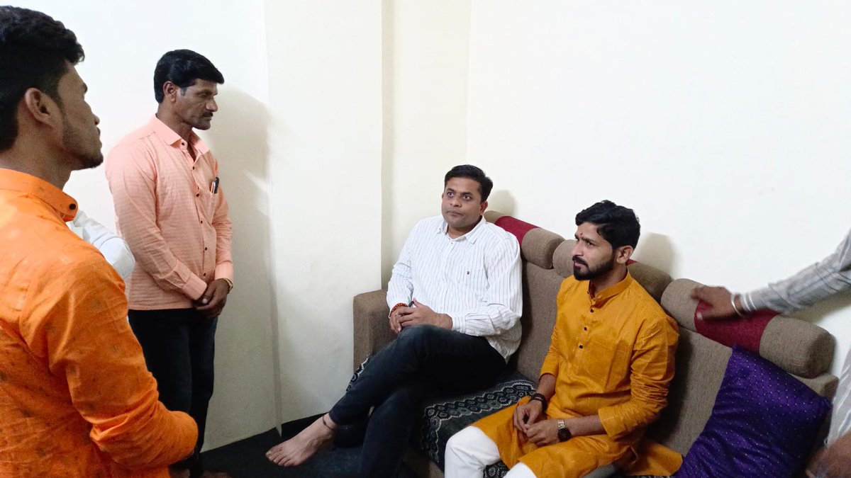 VikrantVikramG's tweet photo. यावेळी श्री ऋषिकेशजी भोसरीकर, श्री विठ्ठलजी लोहकरे, श्री अतुलजी लोहकरे, श्री योगेशजी चिंताले यांचे अभिनंदन करीत व्यवसाय वाढीसाठी शुभेच्छा व्यक्त केल्या.
याप्रसंगी बापू गोरड उपस्थित होते.
#photo_studio #latur #photoghraphy #newopening #congratulation https://t.co/DaAd3cHy2B