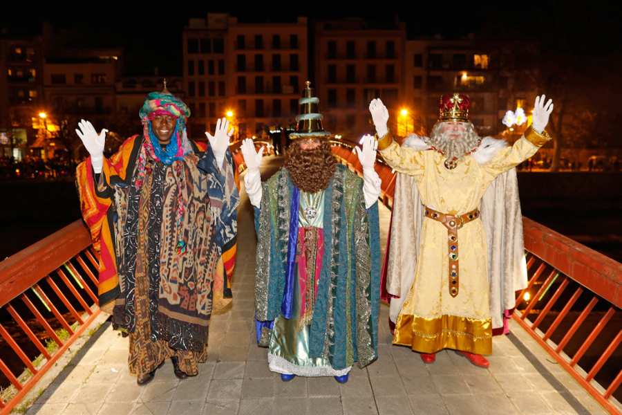 turisme_gi's tweet photo. Nosaltres frisem🤗per rebre els #ReisdOrient👑. I vosaltres?
🕒15:45-18 h Campament Reial al #CampdeMart
🕒18-20 h #Cavalcada
🕒19:45 h Acte final a #LaCopa amb l’arribada dels Reis👑
ℹ️ https://t.co/yjcQj53OxW
📸 Ajt. Girona CRDI
#gironaemociona #nadalgirona #ciuatsambcaràcter https://t.co/mTHDyJXG7U