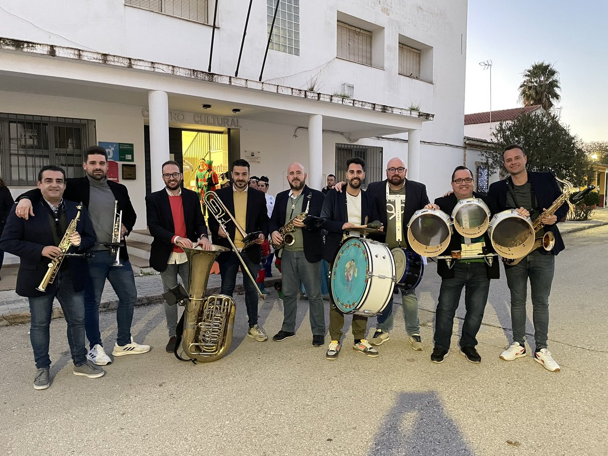 labandadelmere's tweet photo. En la tarde de hoy, hemos amenizado la cabalgata de Puente del Obispo 🎷🎺 https://t.co/3ruovwKHGm
