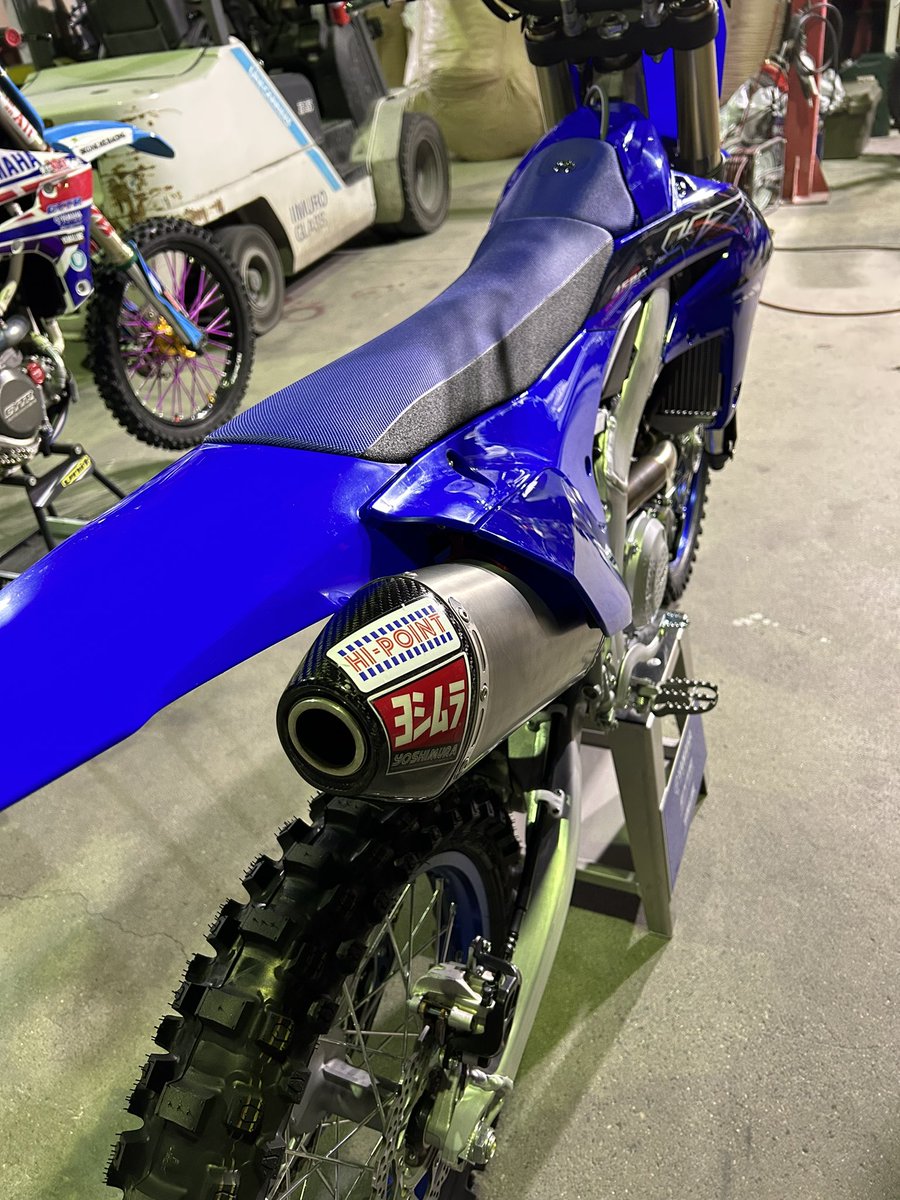 PointCup's tweet photo. 2023年YZ450F
ヨシムラとHi-POINT✨
うほぉー🤩
まだBLUEブルー
#飯室商店
#YAMAHA https://t.co/l6nj3Txrlm