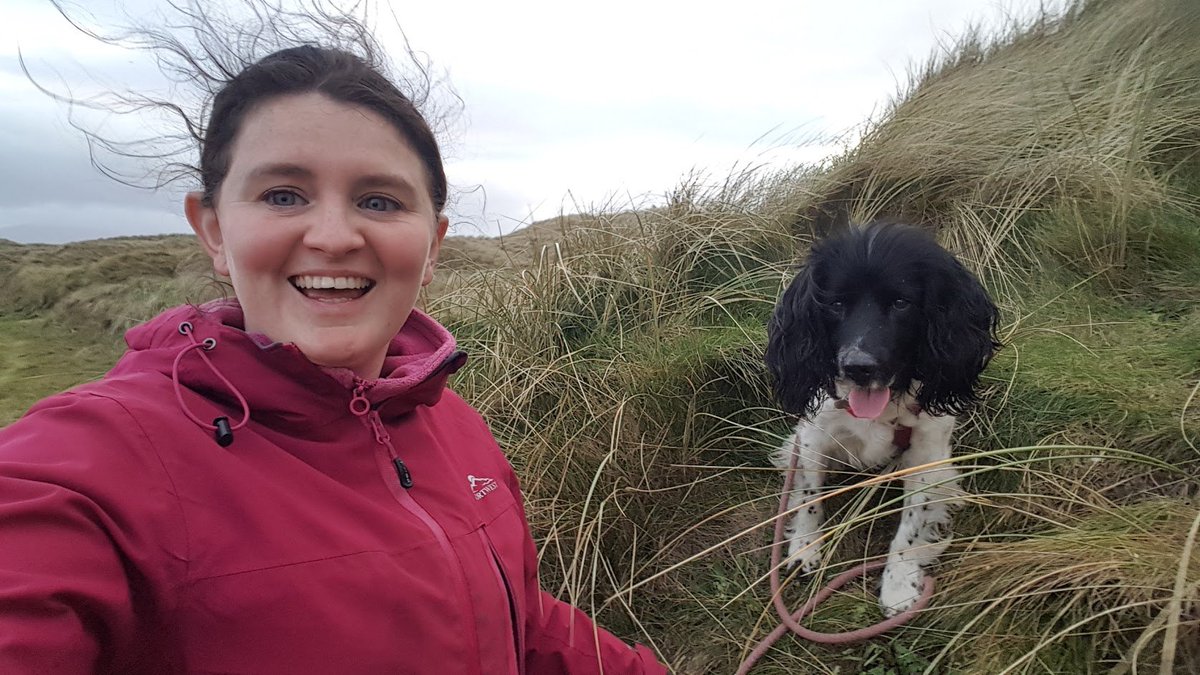 Windy conditions for the final #BSBIKerry hunt that took place in Ballyheigue Tues morn (3rd Jan). More species recorded this yr with 21 flowering compared to 15 in 2022. Bonus find was Lilly's whale vertebra!🐋This was her 6th yr taking part in the #NewYearPlantHunt🌿#BotanyPup