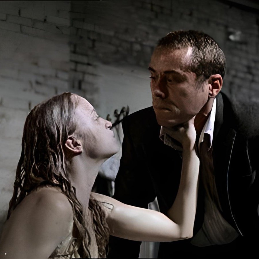 filmhafizasi's tweet photo. #GününKısası bir bodrumun banyosunda geçen bir seks kara komedisi Sex With The Ex (2006).

İzlemek için 👉🏻 https://t.co/90blhpLIgB

#sexwiththeex #leighrichards #marcusgraham https://t.co/n5e0Eqkr7g