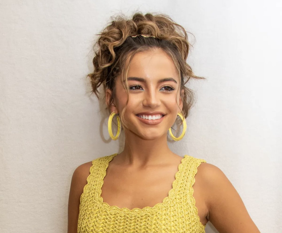 Actor/singer Isabela Moner, born in Ohio, daughter of a mixed European USAmerican and Peruvian Latina (making her maybe 1/4 'indigenous'), changed her last name to the more Hispanic 'Merced' 3 years ago, and considers herself 100% Peruvian. #latinx https://t.co/imlOmLXW8n