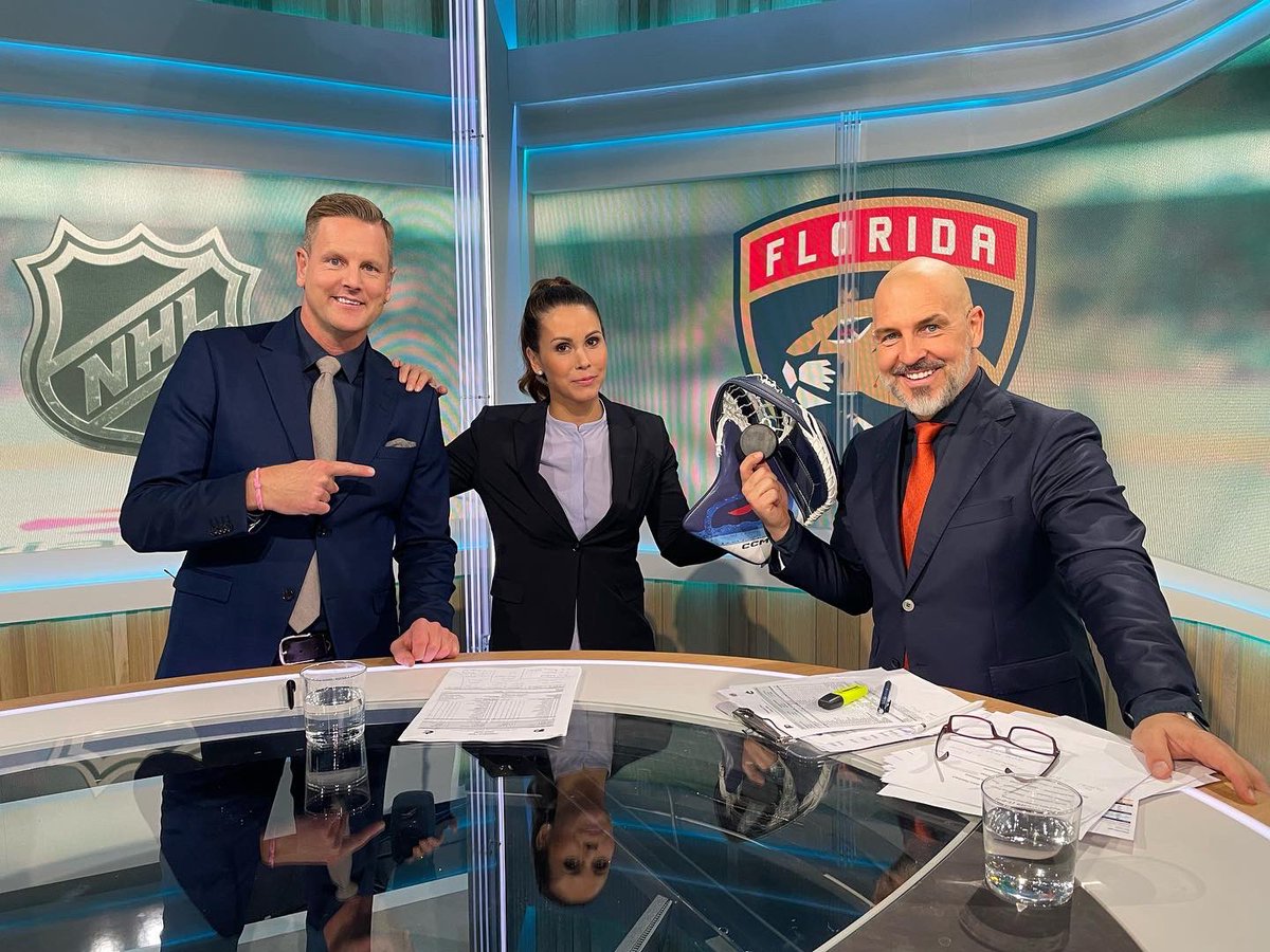 NiklasJihde's tweet photo. Perfekt tid ikväll igen för Juniorkronorna. Bronsmöte med ett starkt USA. TV6/Viaplay 20.15. Erik o Valentina i studion. Holmgren/Södergren kommenterar och Anton Sandberg är reporter. 🥉 https://t.co/Irn9hWRQvP