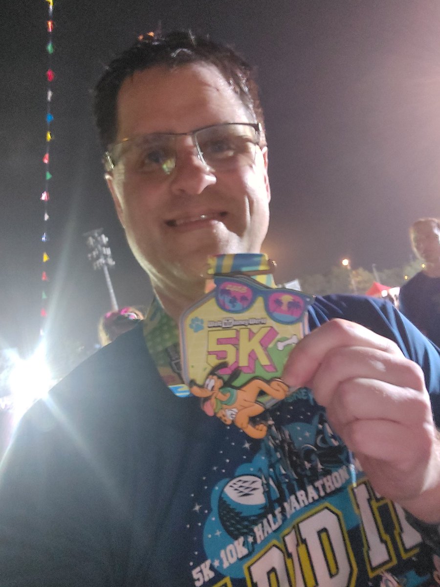 JSmerc26pt2's tweet image. Day 1 complete! #WDW5K #PerfectlyDopey