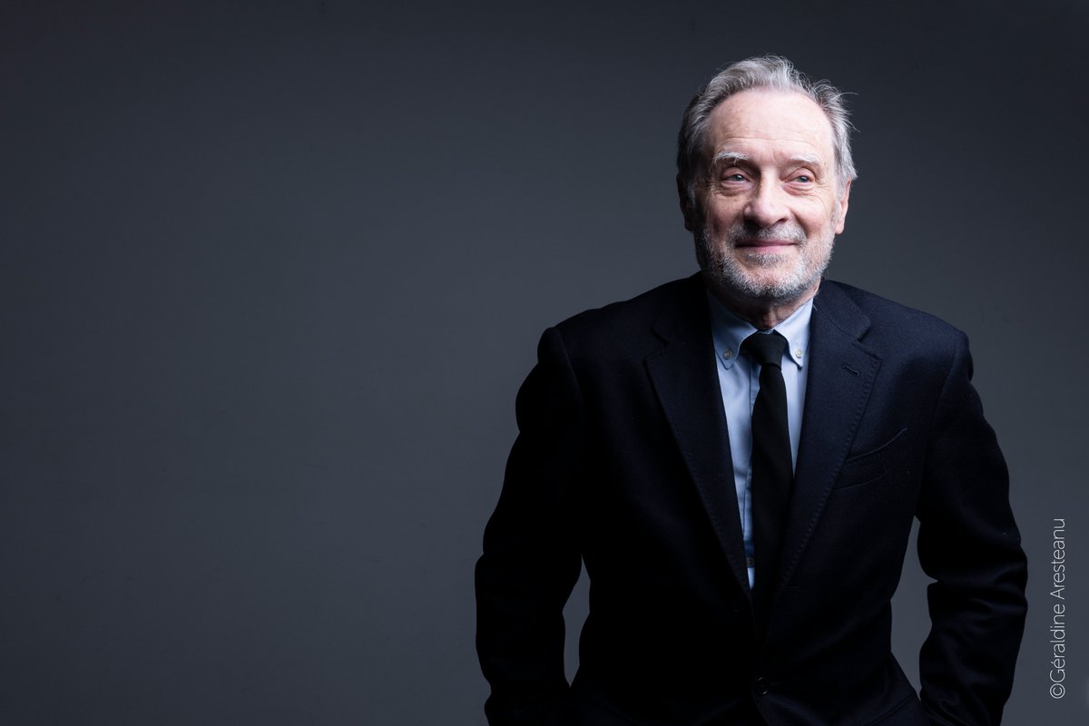 #interview de JEAN-FRANÇOIS FOGEL
 « NOUS FORMONS LES RESPONSABLES DE PLATEFORMES NUMÉRIQUES À L’IDENTIQUE, QU’ILS TRAVAILLENT POUR LA PRESSE OU POUR DES MARQUES »
article complet ici >> bit.ly/3Xa8VQf