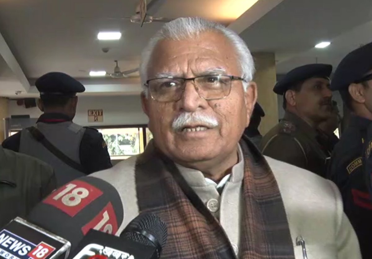 DiprHaryana's tweet photo. नई दिल्ली में पत्रकारों से बातचीत में मुख्यमंत्री श्री @mlkhattar ने कहा कि #सुप्रीमकोर्ट ने अपने निर्णय में कहा है कि #SYL बनेगी और इसके निर्माण के लिए दोनों राज्य आपसी सहमति पर आएं। लेकिन #पंजाब के मुख्यमंत्री और अधिकारी एसवाईएल कैसे बने, इस एजेंडे पर आना ही नहीं चाहते। https://t.co/QaA4yRvnPh