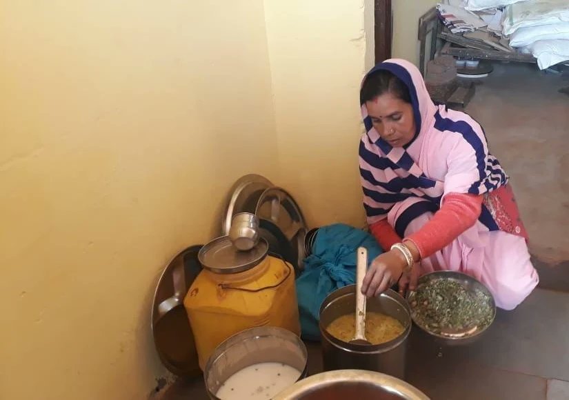 ShaktishaliS's tweet photo. सुपोषण सखी द्वारा गर्भवती माताओं को आयरन एवं कैल्शियम की गोलियां दी गई
Iron and calcium tablets were given to pregnant mothers by Suposhan Sakhi
#calciumtablets #pregnantmothers #angawadi #charity #womensupportingwomen https://t.co/CfAMoXLzHE