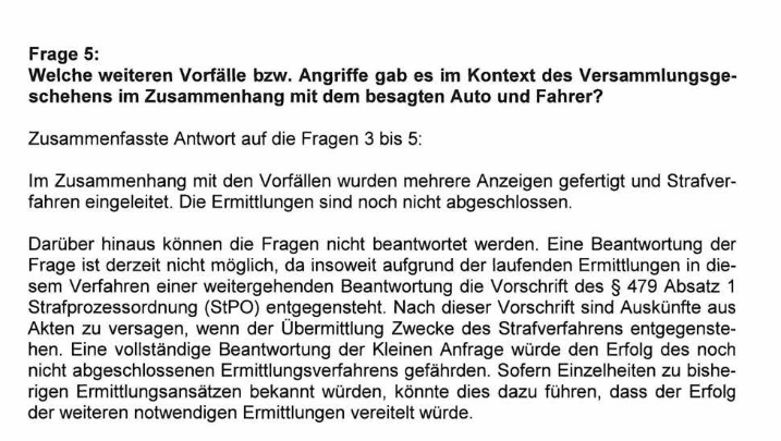 RassismusT's tweet photo. Bei #le2611 fuhr ein Rechter aus #Altenburg mit seinem Auto mehrmals in Versammlungen. Die #Polizei #Leipzig mauert auf Nachfragen zu ihrem Verhalten und zum mangelnden Schutz von Versammlungen. #Polizeiproblem #Sachsen
▶️https://t.co/Ir5V7gsfSK https://t.co/MRmSt1CL6m