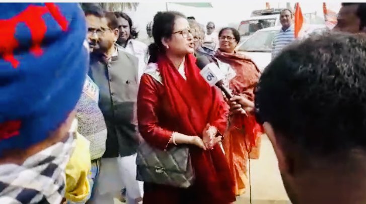mitachakraborti's tweet photo. Today at #BharatJodoYatra in Nadia District, West Bengal. #SagarThekePahar #NafratChoroBharatJodo https://t.co/tFOoCcim6f