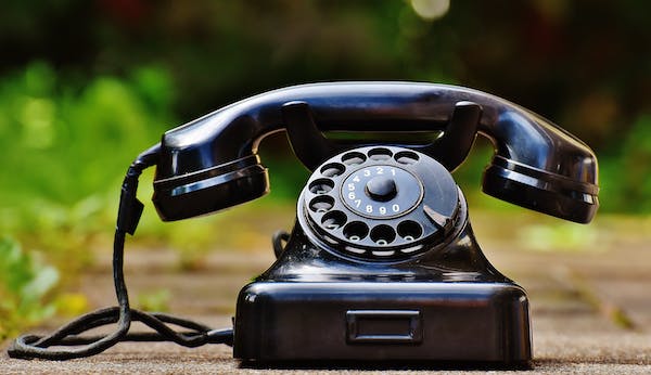 stayingwellmpft's tweet photo. Having social connections can help us feel happier and healthier. Try to make contact with somebody each day, if your not going out then pick up the phone and wish an old friend a happy new year to get the conversation going today. #stayconnected #mpftnhs https://t.co/9BMBBQqVxf