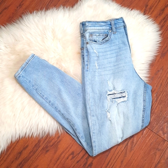 Cocobaywinning's tweet photo. So good I had to share! Check out all the items I'm loving on @Poshmarkapp #poshmark #fashion #style #shopmycloset #lovetree #adidas #noboundaries: https://t.co/0aiuSz6arU https://t.co/P7wxBGsRA0