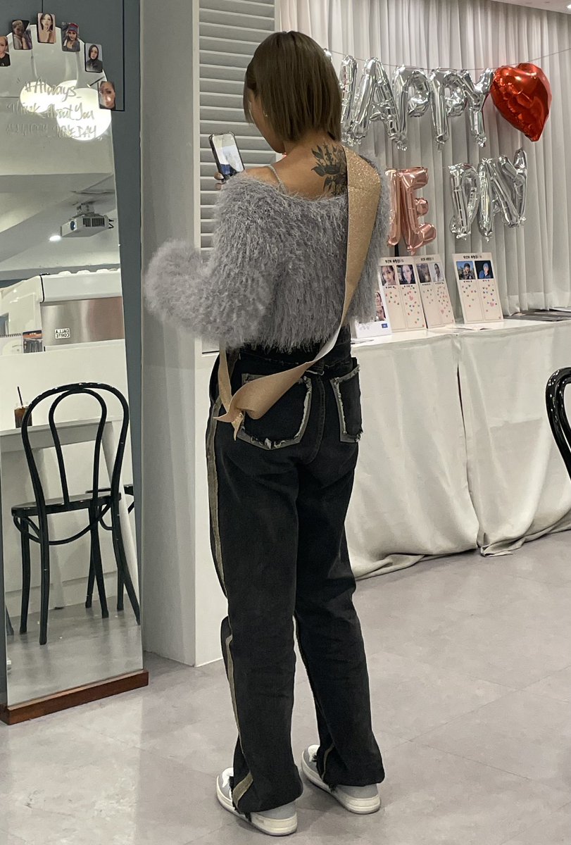 holy_merch's tweet photo. 💜

 #Always_Think_About_You
#HAPPY_JANE_DAY https://t.co/4JTZwNvlHy