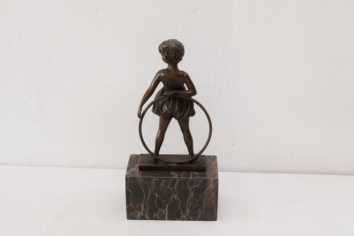 Akil_h4's tweet photo. Young Girl with HulaHop Wheel Figurine Bronze Sculpture Figure Gift Art Nouveau Idea
#Figurine #Hulahop #GiftArt #girl #Bronze #Figure #Nouveau #Sculpture #gift #DekorStyle #etsy
👉https://t.co/LCQwu2394W https://t.co/z6ACkbqUoQ