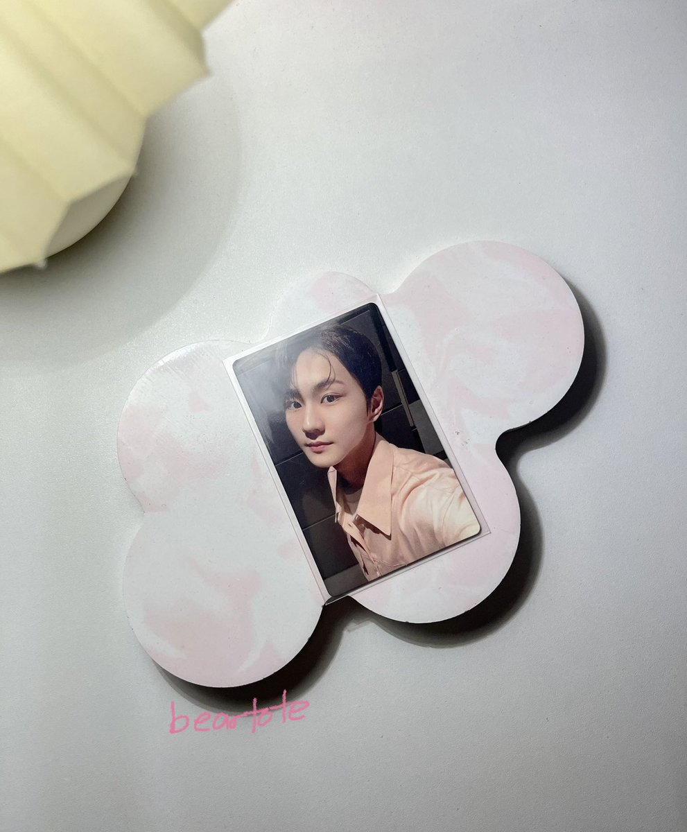 ᥫ᭡ wts lfb ph . ( #beartables 🧸 )

👛 jungwon fleet pc
⠀ ⤷  ₱ 1.1k + pf﹙ tingi ﹚

⠀ ⊹ payo / 3 days reservation 
⠀ ⊹ onhand 

୨୧ reply / dm to claim 
୨୧ rcbyt: bear-tote.carrd.co 

𝒯. japan fleet photocard