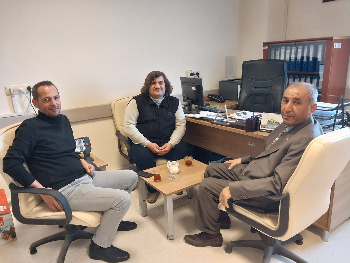 Hayrisahinx's tweet photo. REYHANLI 

Bugün Reyhanlı Devlet  Hastanesindeki Arkadaşları ziyaret ettik ilgi ve alakalarından misafirperliklerinden dolayı teşekkür ederiz. https://t.co/0yZyr8yZsV