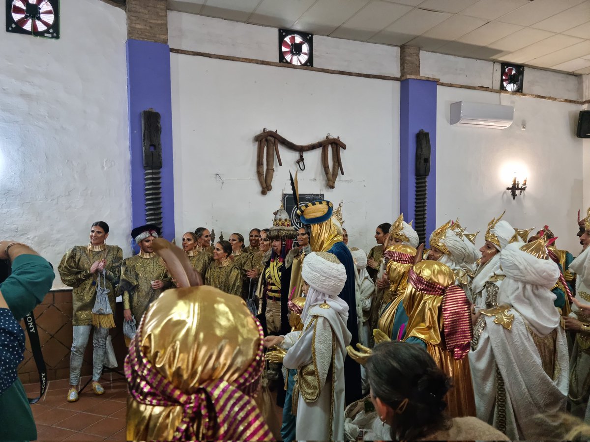 eloy_blanca's tweet photo. Hoy hemos acompañado representando a Caixabank a la asociación AFAME Moguer  donde los Reyes Magos han traído ilusión y esperanza a nuestros mayores, mi más sincera enhorabuena y agradecimiento por trabajo tan bonito que desarrollarrollan. 
@caixabank @FundlaCaixa  @AFAMEMOGUER https://t.co/oMdoPJIFuU