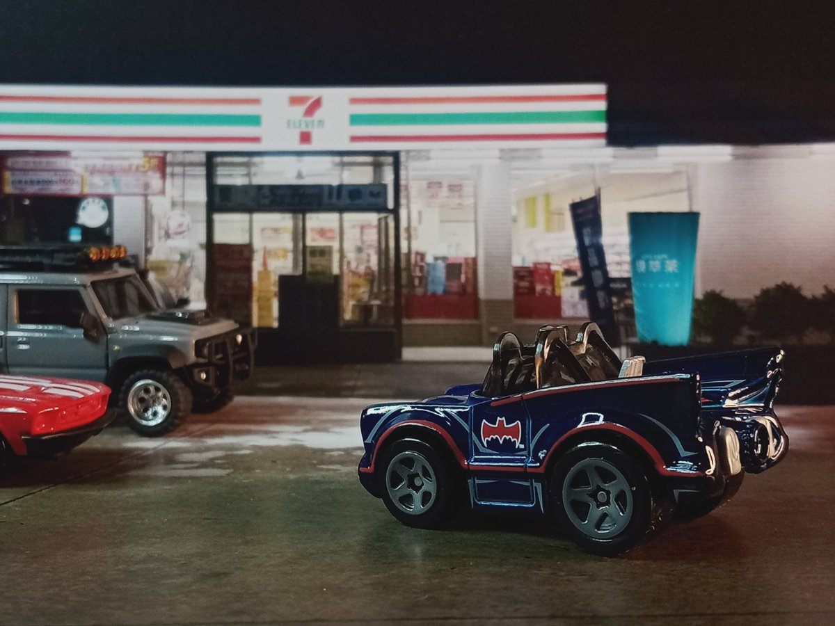 7minicar's tweet photo. 風火輪 HOT WEELS DC 蝙蝠俠 TV版 初代Q版蝙蝠車（BATMOBILE）
#164scale
#hotwheels 
#hotwheelscars
#164scalecustom
#diecastcars
#diecast164
#tomica 
#火柴盒小汽車 
#Majorette
#matchbox https://t.co/bfvxjSsdPQ