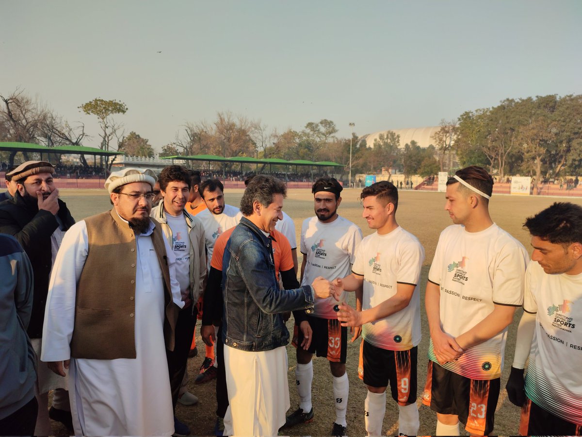 KPDGSports's tweet photo. At the #TehmasKhan Football Ground, Minister @AtifKhanpti is meeting the players of the final match between #PK01 #Chitral &amp; #PK06 #Swat at half-time. Let's cheer on these courageous players as they fight it out for the ultimate glory! #Football #KP #KhelRahaHaiKP #PlayForKP https://t.co/ET6rNnkuia