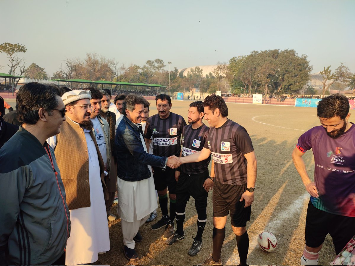 KPDGSports's tweet photo. At the #TehmasKhan Football Ground, Minister @AtifKhanpti is meeting the players of the final match between #PK01 #Chitral &amp; #PK06 #Swat at half-time. Let's cheer on these courageous players as they fight it out for the ultimate glory! #Football #KP #KhelRahaHaiKP #PlayForKP https://t.co/ET6rNnkuia