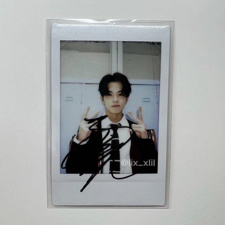 124884u's tweet photo. 이!!!!!!!!이폴라로이드뭔데!!!!!!!!!!!!!!!!
왜자꾸흑발이좋게만드는건데!!!!!!!!!!!!
교복흑발머리face배경pose왜다모두모두맘에드는건데!!!! https://t.co/TNUIqaAGwK