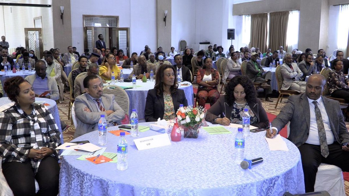 ashenafi_meaza's tweet photo. በዛሬው ዕለት ሁለት ታሪካዊ ሰነዶች ይፋ ሆነዋል:: የመጀመሪያው የፌደራል ፍርድ ቤቶች የጾታዊ ትንኮሳ መከላከያና ቅሬታ አቀራረብ ፖሊሲ ሲሆን ሁለተኛው ደግሞ ጾታን መሠረት አድርገው የሚፈጸሙ ወንጀሎች ክርክር መርሃ-ችሎት መጽሐፍ ነው:: https://t.co/c9XYCFfJX5