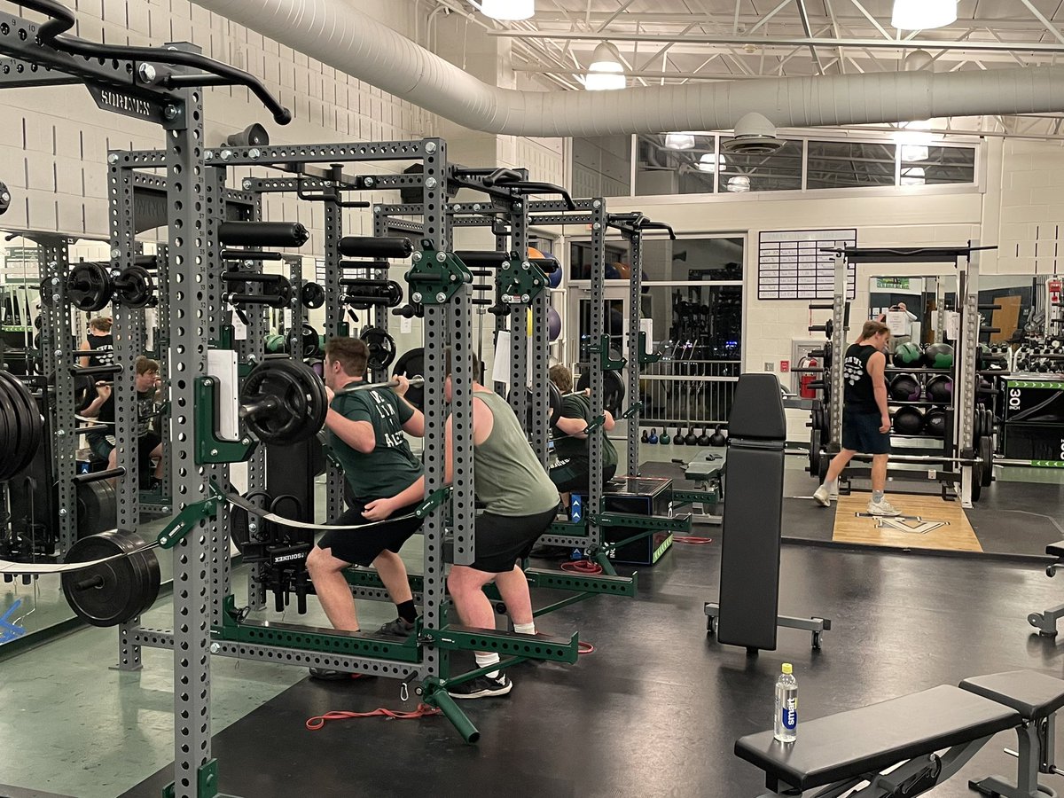 CoachBrettMyers's tweet photo. Great to get our early morning Raiders back in the weight room! #valleybuilt https://t.co/dw5gGMukje