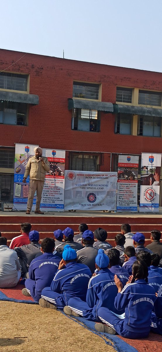 nssisdevsamaj21's tweet photo. #TrafficAwarenessProgramme (22.12.2022)
The Resource Person ASI Mr. Rajinder, ASI Mr. Bhupinder Singh and Senior Constable Mr. Rajiv from #trafficpolice Dept. Sec23 Chd made students aware of following the Traffic Rules and motivated the students to wear Helmet while Driving. https://t.co/OYr5zOcuY3