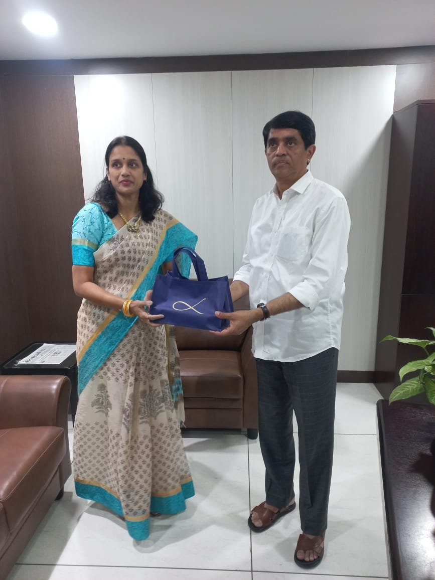 AP_Skill's tweet photo. Smt #BRKranthiKumari FO @AP_Skill & GM #OMCAP has met with Sri #BugganaRajendranathReddy Hon'ble Minister for Finance & Planning, Commercial Taxes, Legislative Affairs, Skill Development & Training Regarding the International Skilling Program in AP and conveyed New Year Wishes. https://t.co/EMdhfVRIVy