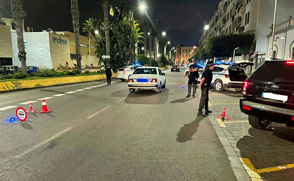 👮 <a href="/policia_localML/">Policia Local de Melilla</a> 
Detuvo en C/ Tadino de Martinengo al conductor de una motocicleta como presunto autor de un delito de atentado contra los agentes de la autoridad.
Cuando trataron de darle el alto, por hacer el "caballito", arremetió contra ellos causándole lesiones a ambos.
