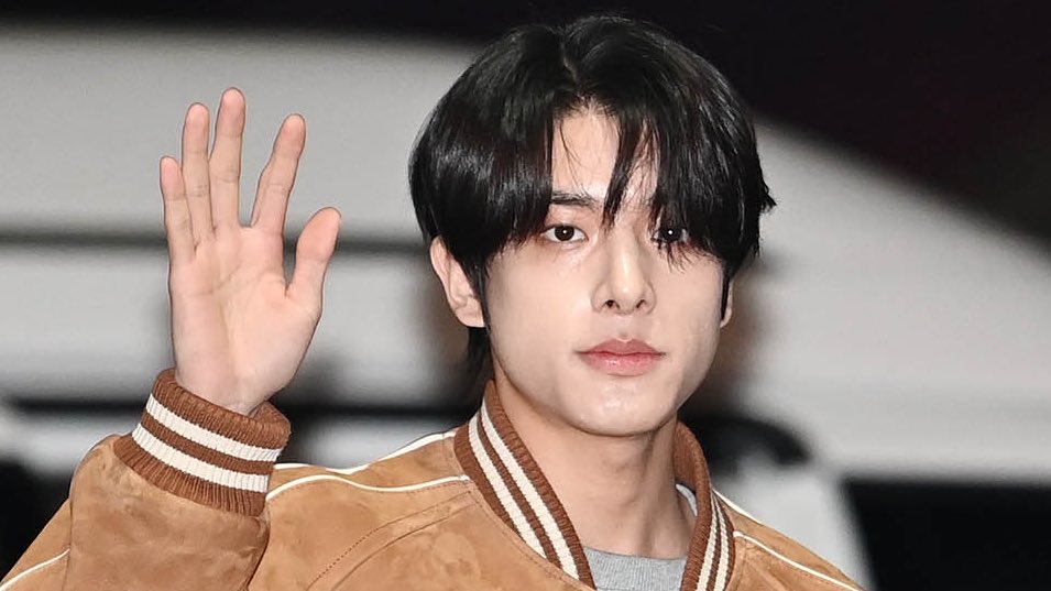 pporpraew48's tweet photo. look at him 🥺 https://t.co/sSPqjAyqVN