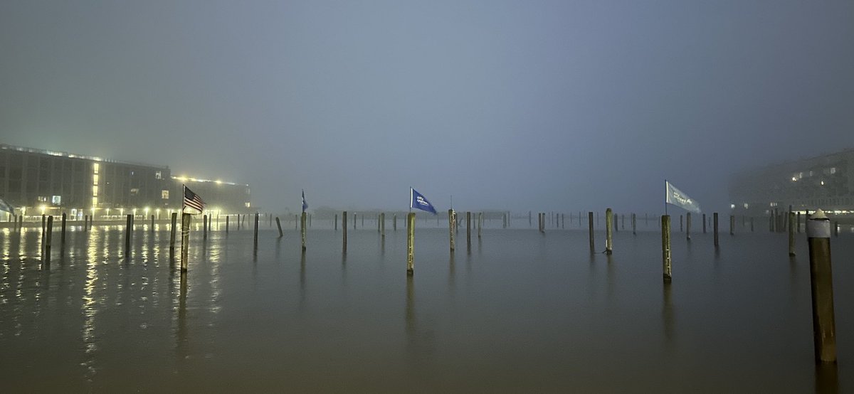 Bogs4NY's tweet photo. Pea soup #nyc #weehawken #foggedin @StormTeam4NY https://t.co/QXGU9hzMZ0
