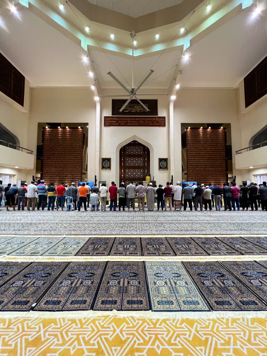 Bagi aku kan, Work Life Balance yang sebenar ialah kau dapat utamakan masa kau dengan Maha Pemberi Rezeki. Lepas kerja, pergi masjid solat maghrib, lepak dengar kuliah sampai isya’. Subuh dekat masjid, pukul 10pg solat Dhuha. Zohor &amp; Asar - azan je terus solat.