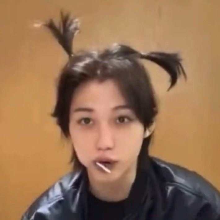 feficake_'s tweet photo. this hyunjin                     this felix https://t.co/gNhbyAnB5F