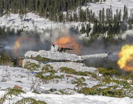 jeanfra60859785's tweet photo. @davideneco25320 @GilbertCollard c'est une plaisanterie? une photo du 26 décembre 2022 #amx10rc #ColdResponse22 #norway https://t.co/tJ9Nul0Tti