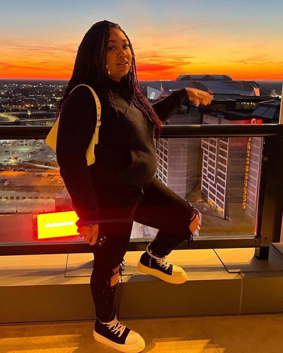 sungirl1002's tweet photo. May all your wishes come true today and every day. Happy birthday Kayla! https://t.co/jWhNZrevUy